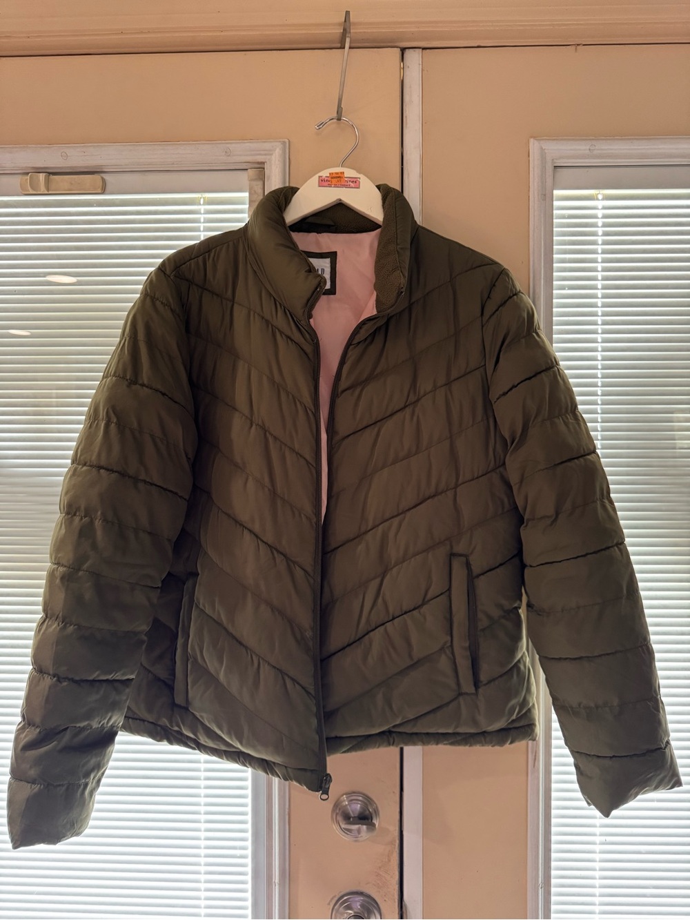 GAP Quilted Jacket in Olive Green with Pale Pink Lining